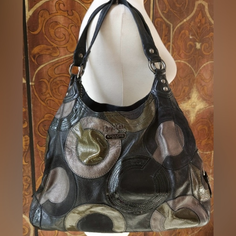 COACH Inlaid Op Art Maggie Shoulderbag